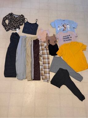 CLEARANCE Women's Bundle XS/S -14pcs